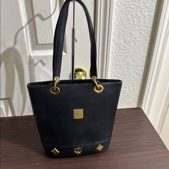 MCM Shouder Bag in leather - Picture 1 of 11